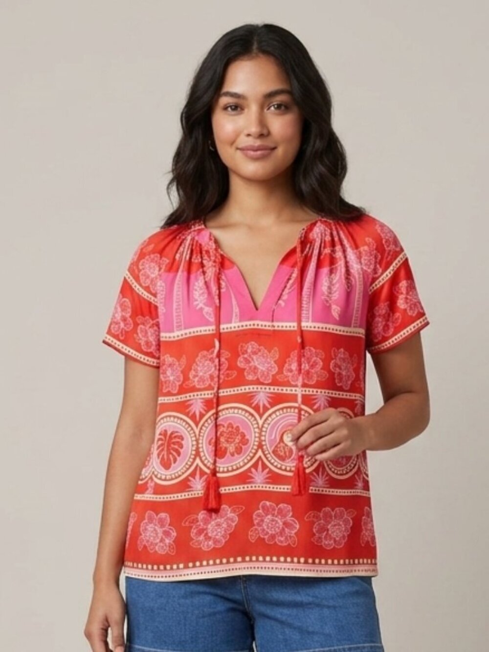 NWT Cupcakes & Cashmere Top in a Tropical Floral Print